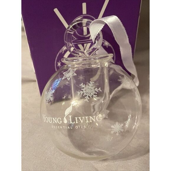 YOUNG LIVING Holidays Christmas Ornament Clear Glass Essential Oil Diffuser - Picture 1 of 3